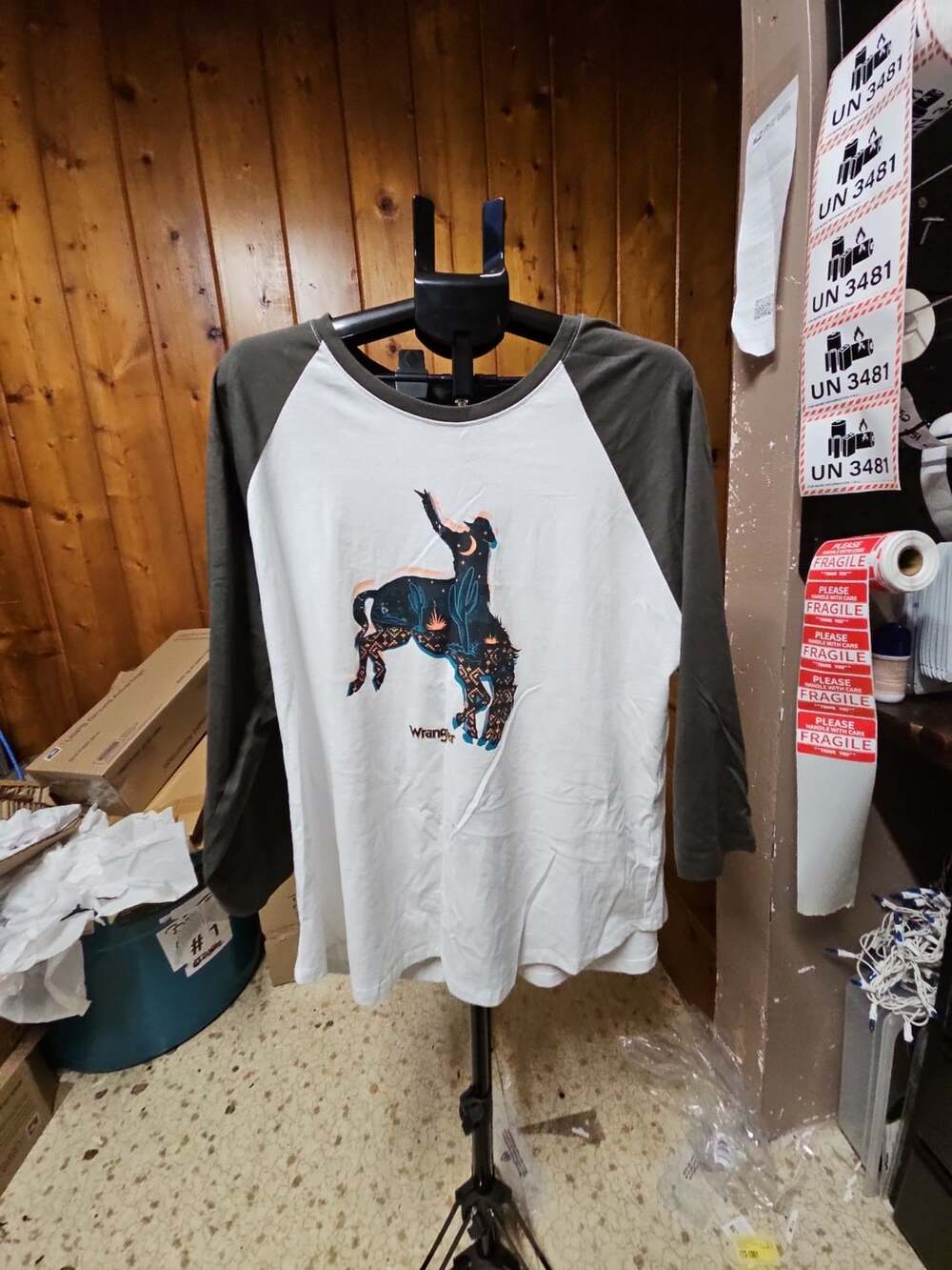 (450) Wrangler Graphic Raglan T-Shirt